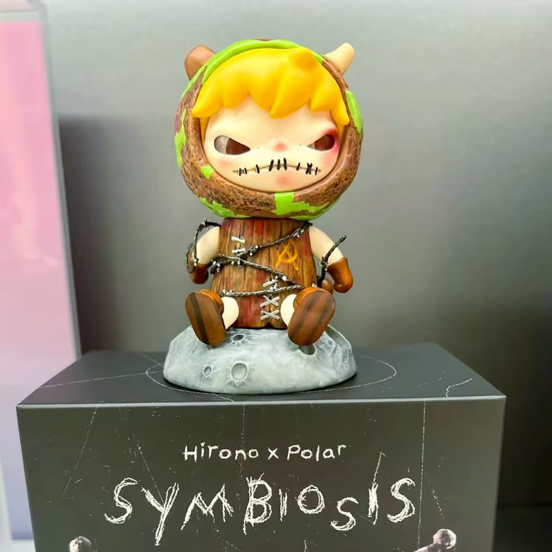 The symbiotic relationship Exclusive Designer Toys Collection Art Decoration Hirono Banger Figure Ghost DollBlue Cloth Red Antenna Doll